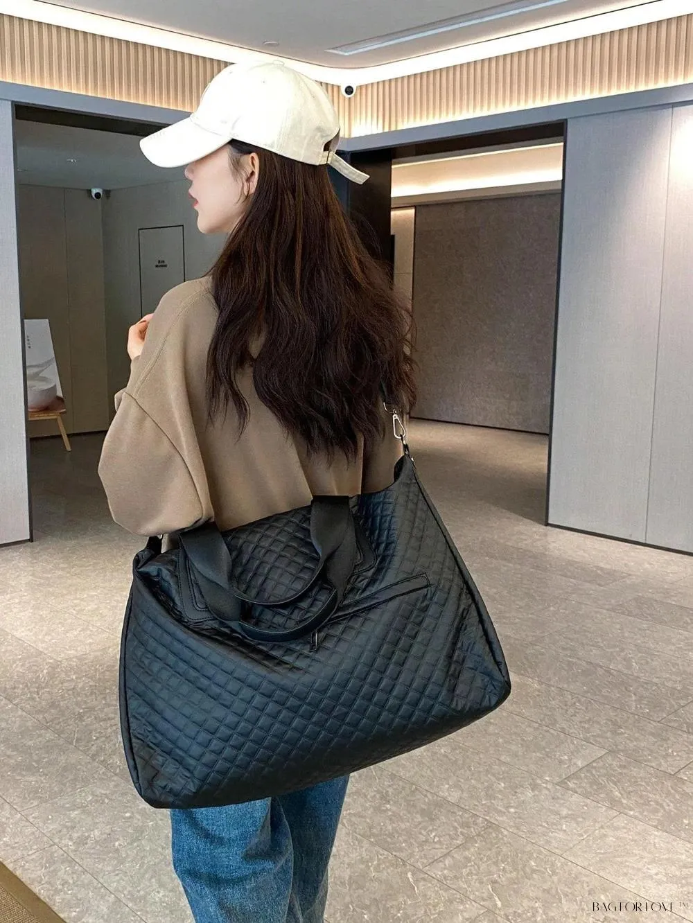 BagForLove - Minimalist Travel Bag with Stylish Design and Spacious Interior