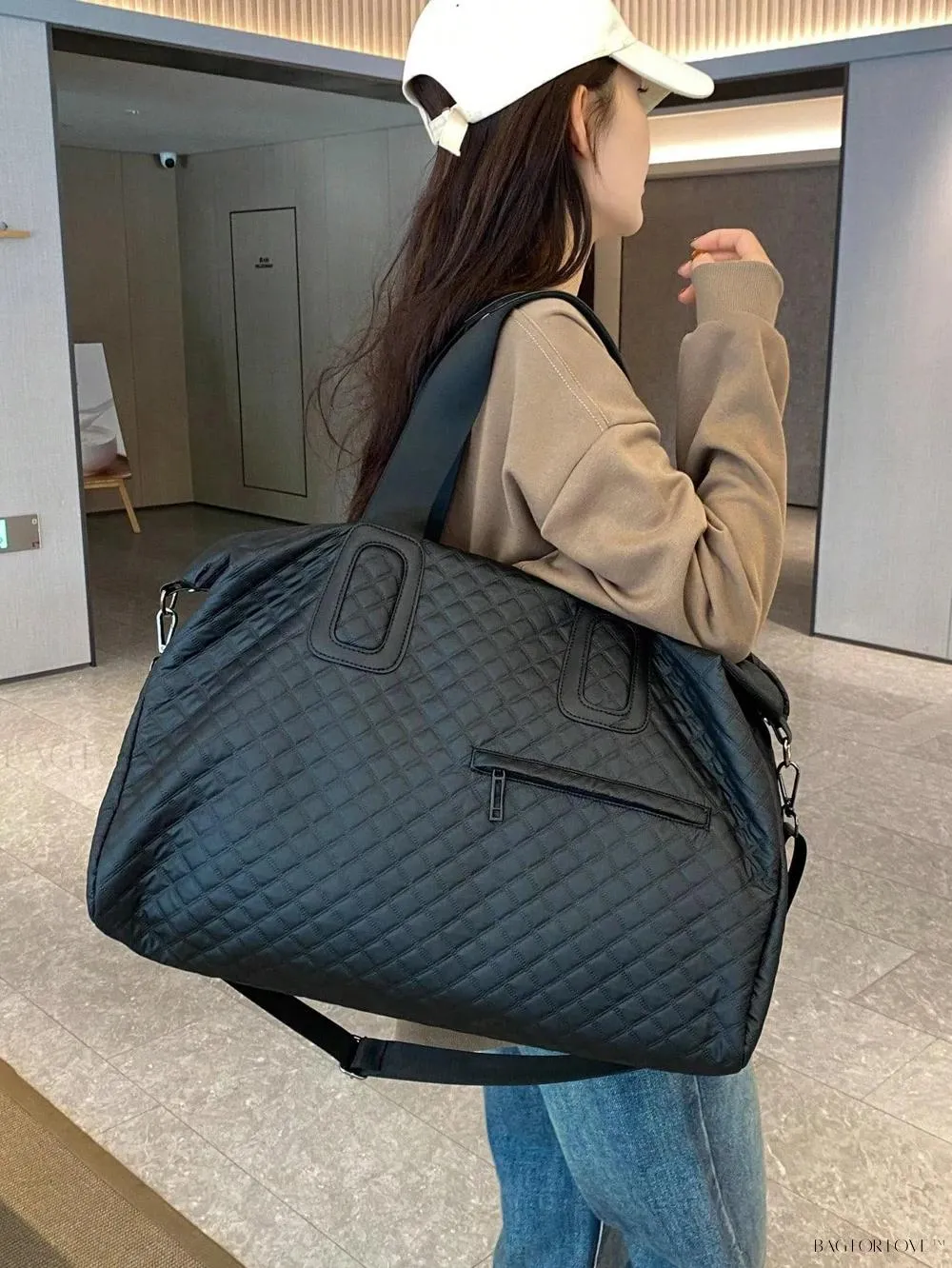 BagForLove - Minimalist Travel Bag with Stylish Design and Spacious Interior