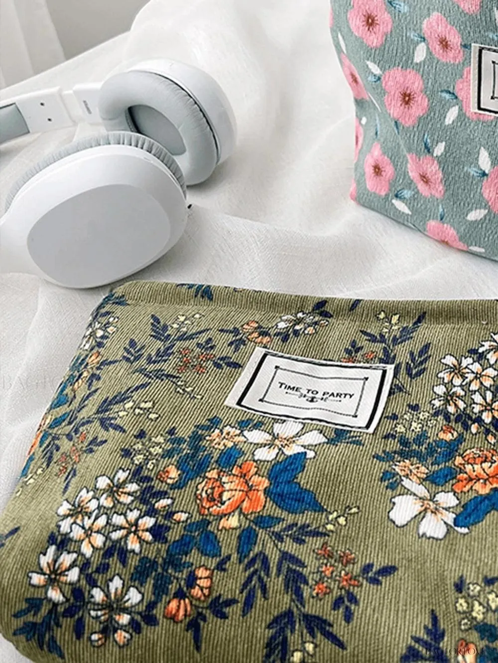 BagForLove - Retro Inspired Makeup Pouch in Army Green with Floral Accents