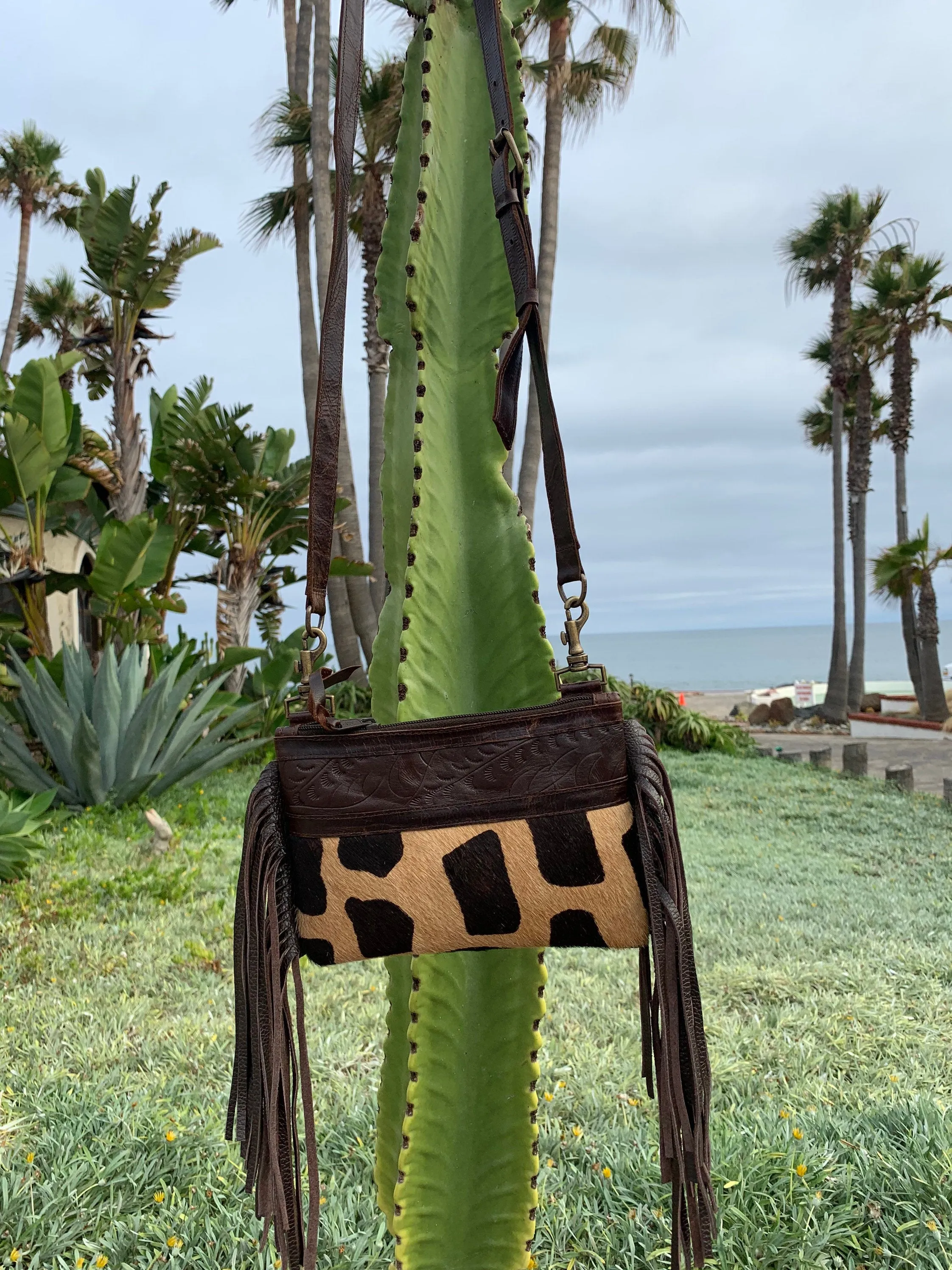 Cowhide Jirafa print crossbody/hipster