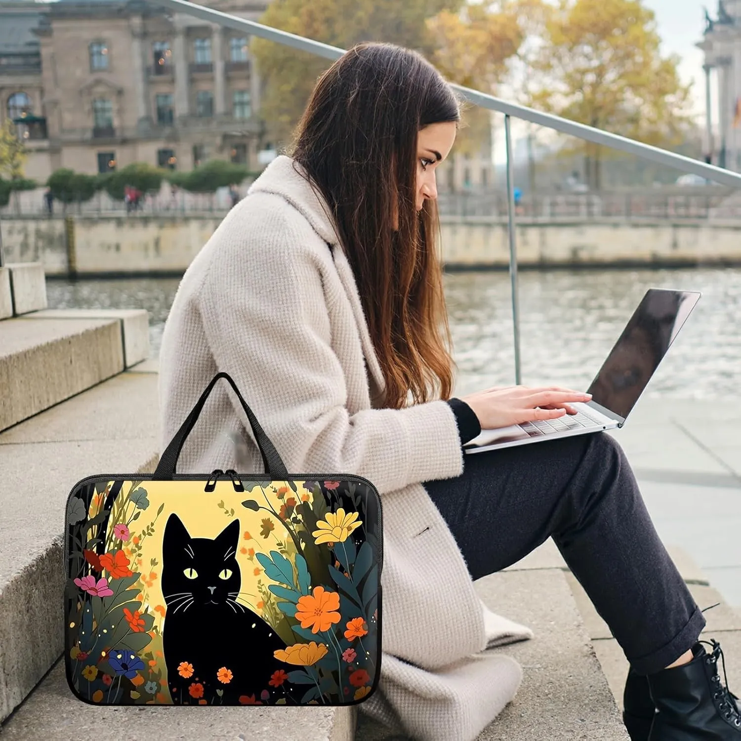 Laptop Sleeve Case Bag 15 inch, Cartoon Black Cat Slim Carrying Case Durable Handbag Travel Laptop Bag for 15 inch MacBook Air M3/M2/15 Pro/Surface Laptop 7/6/5/4/3/ Dell XPS 15 Plus