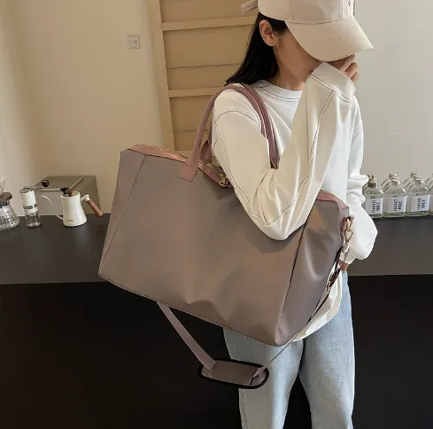 Levelin Large Shoulder Bag