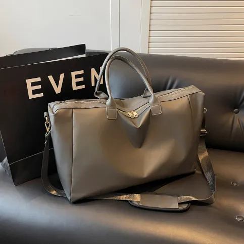Levelin Large Shoulder Bag