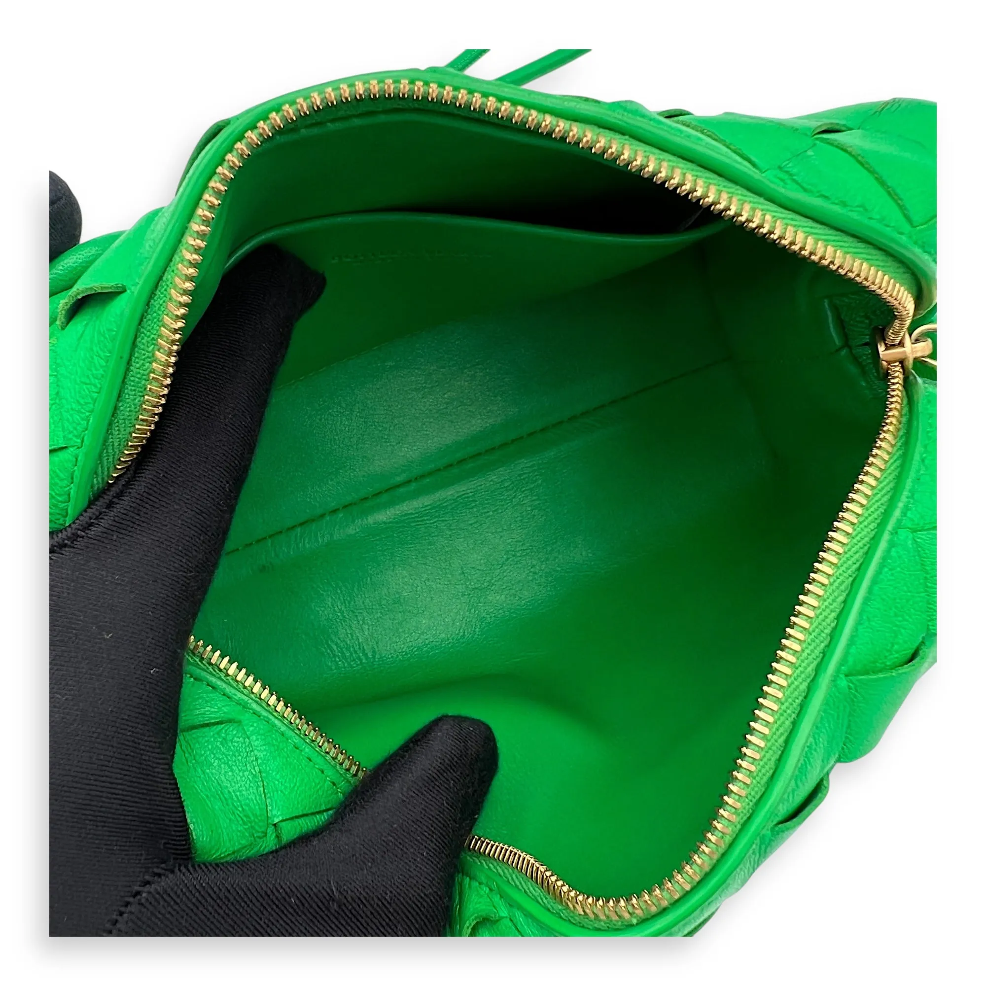 Loop Crossbody Bag Green in Calfskin, Gold hardware