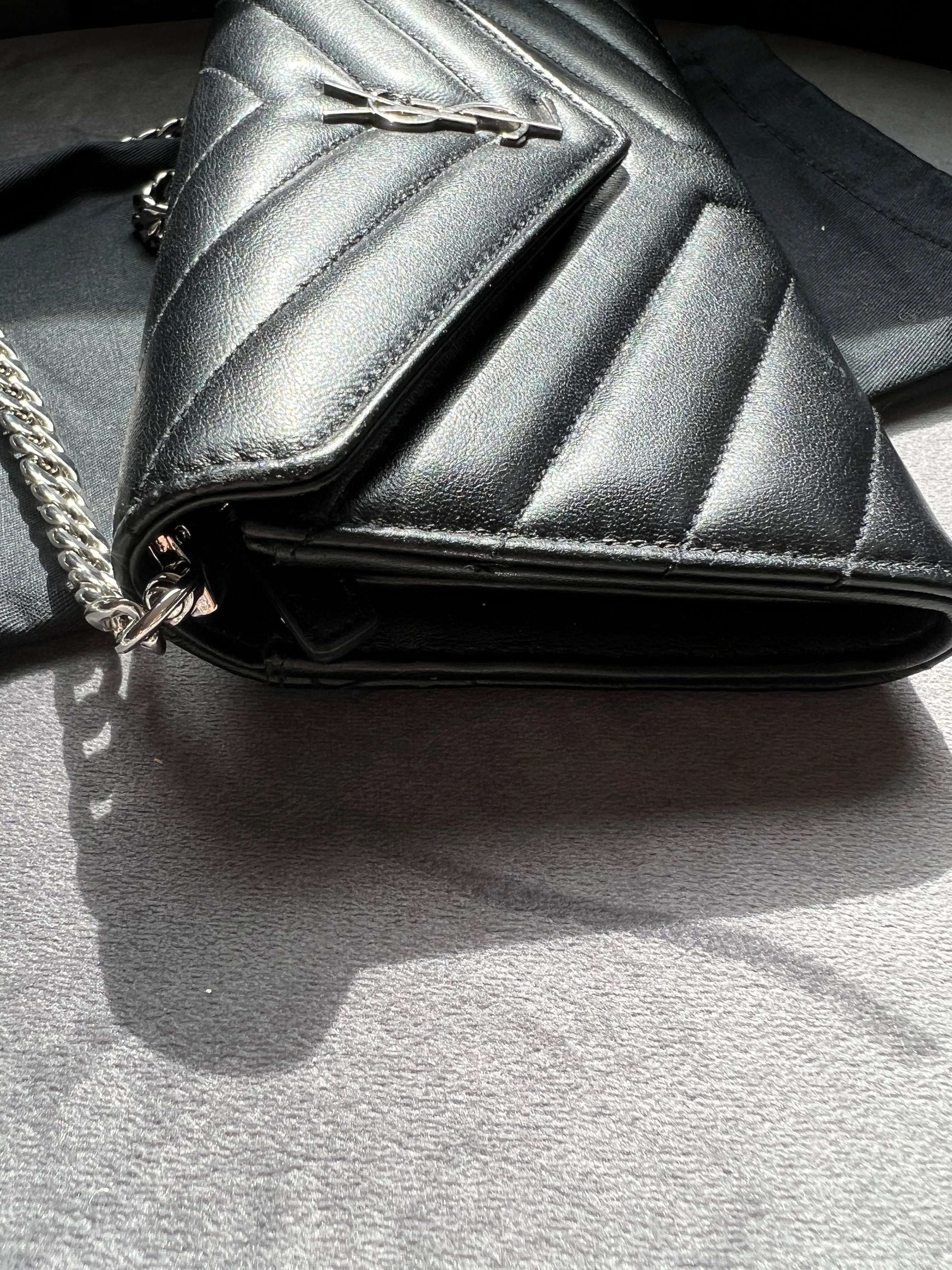 SAINT LAURENT Lou Lou Wallet on Chain