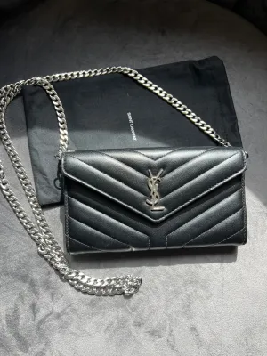 SAINT LAURENT Lou Lou Wallet on Chain