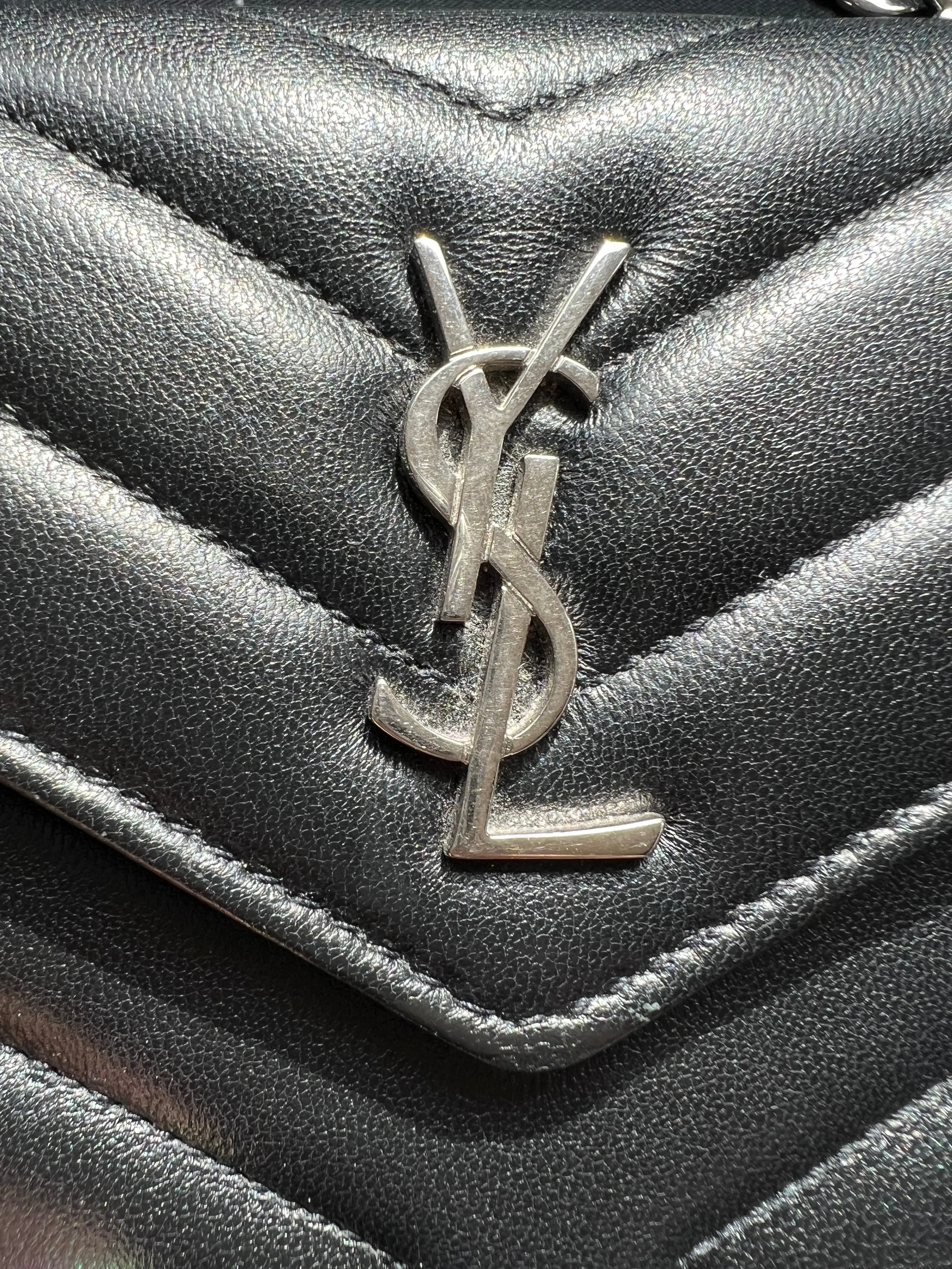 SAINT LAURENT Lou Lou Wallet on Chain