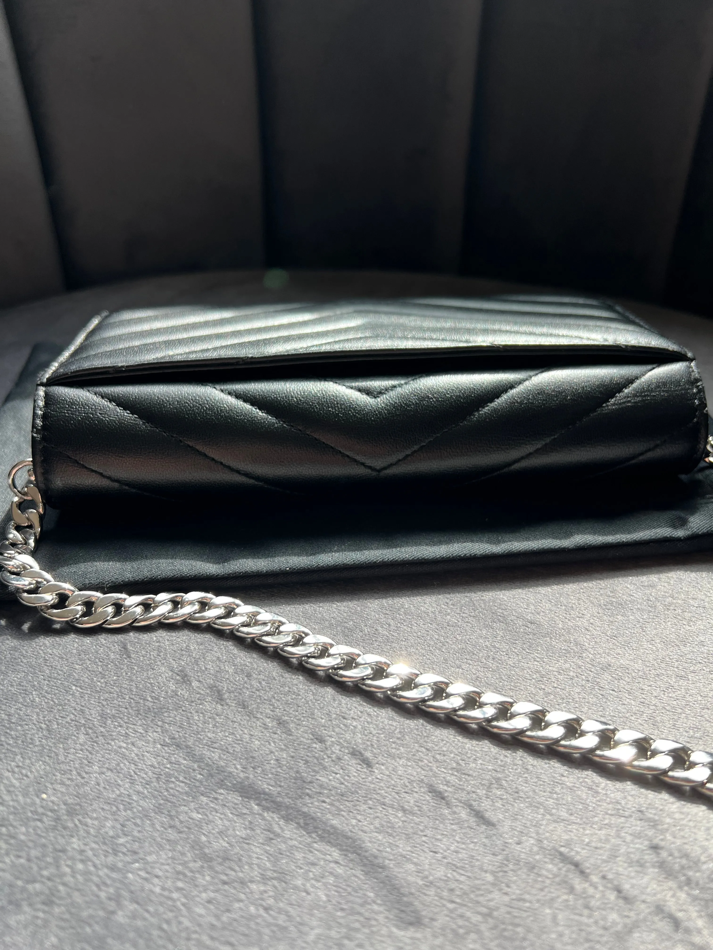 SAINT LAURENT Lou Lou Wallet on Chain