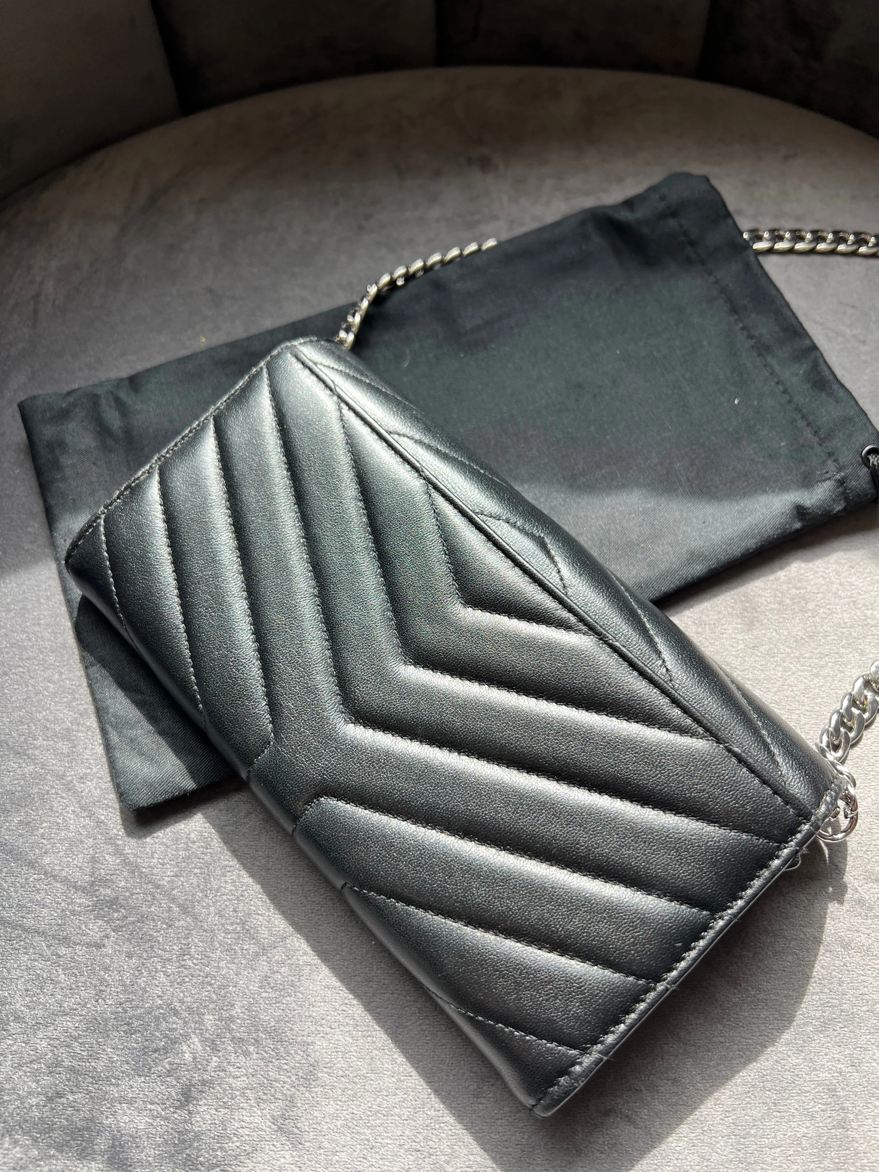 SAINT LAURENT Lou Lou Wallet on Chain