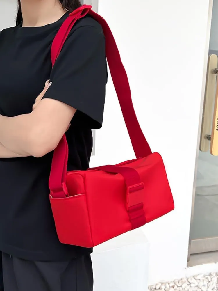 Single-shoulder crossbody travel fitness bag with large capacity for daily leisure yoga (red)