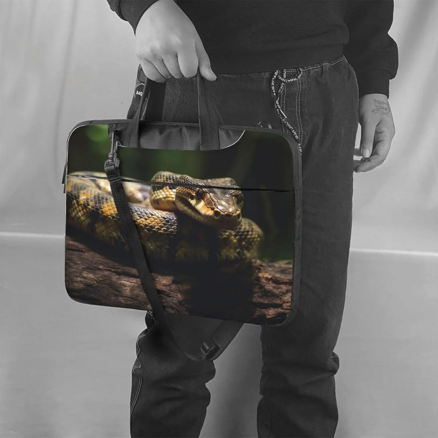 Snake Resting on a Log Laptop Bag Laptop Messenger Shoulder Bag Travel Computer Bag for Women Men