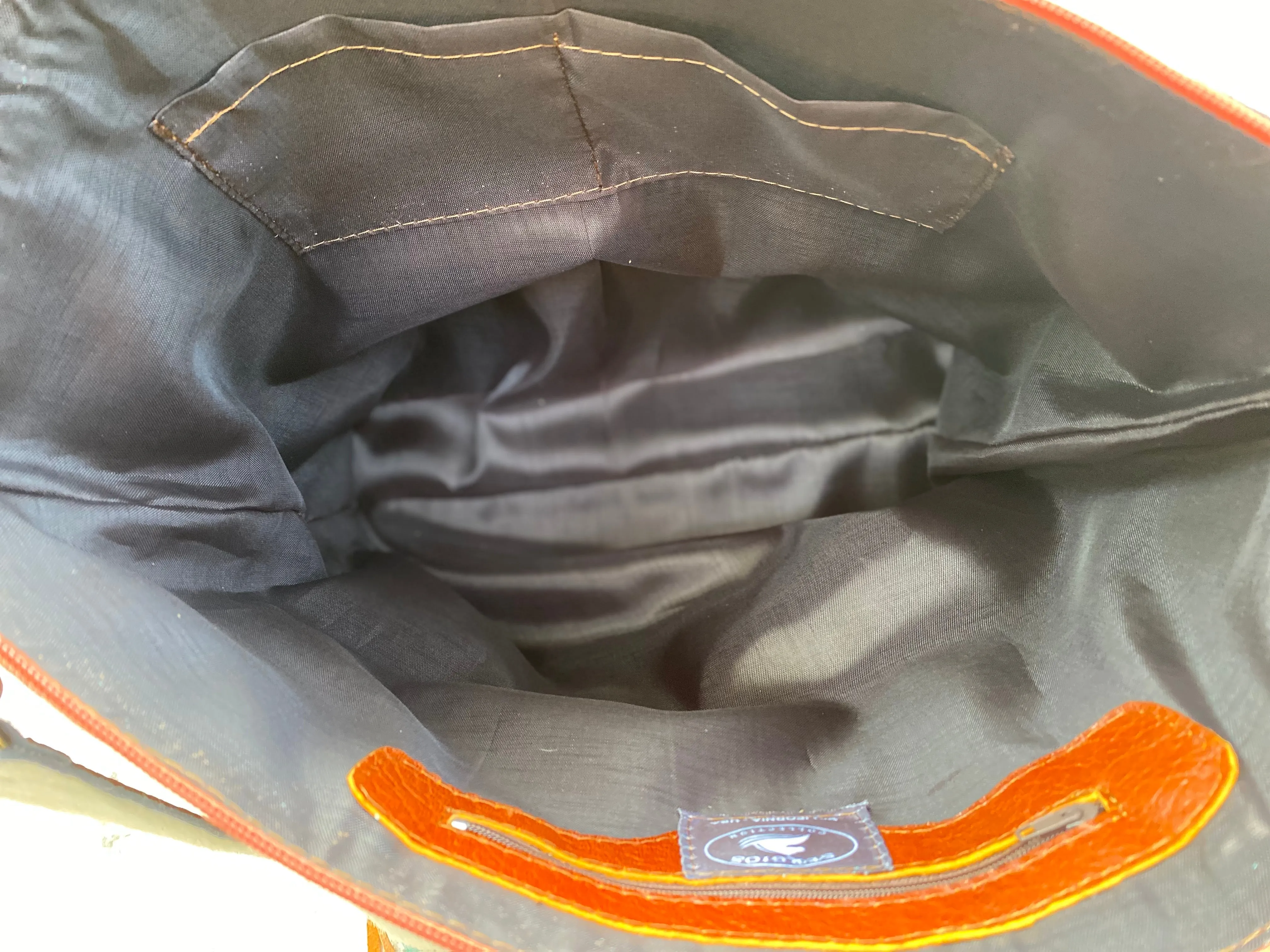 Tote made with genuine leather and cowhide hair on .