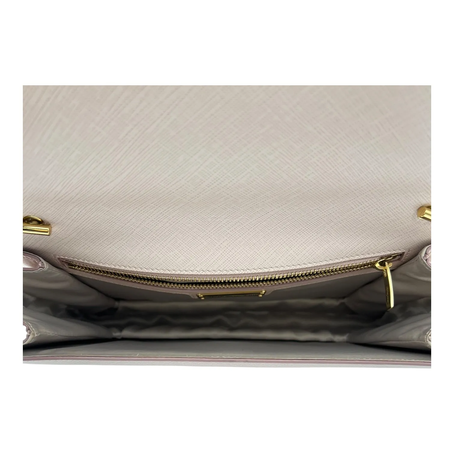 Vara Bow Pink Crossbody Bag in Calfskin, Gold hardware