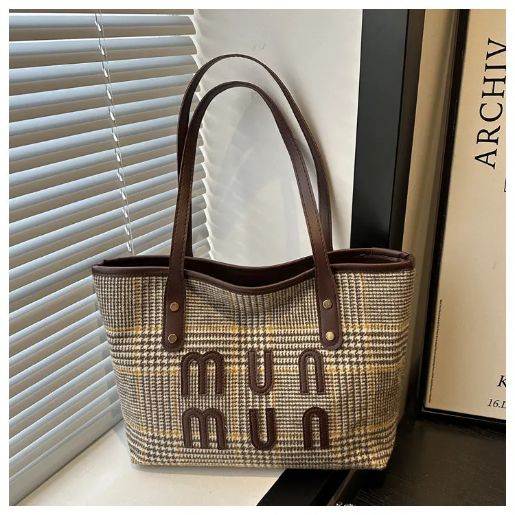 Women's Niche Plaid Woolen Large Capacity Retro Crossbody Bags